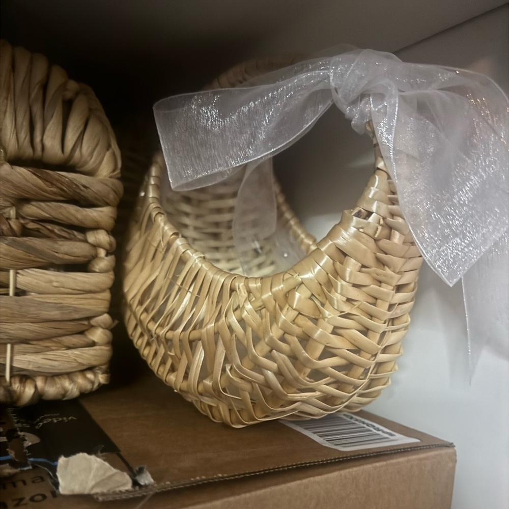 Elegant Tan Woven flower Baskets with White Ribbon set of 2 - Picture 2 of 4